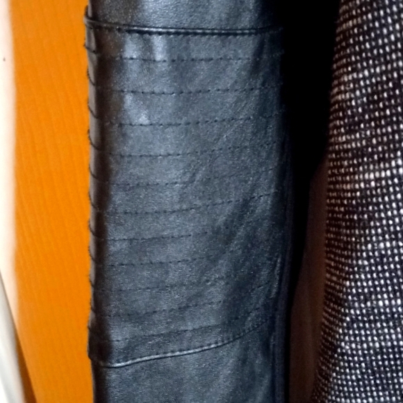 Haute Monde Women's Medium Black & White Tweed Sweater with Faux Leather Sleeves - Picture 3 of 10